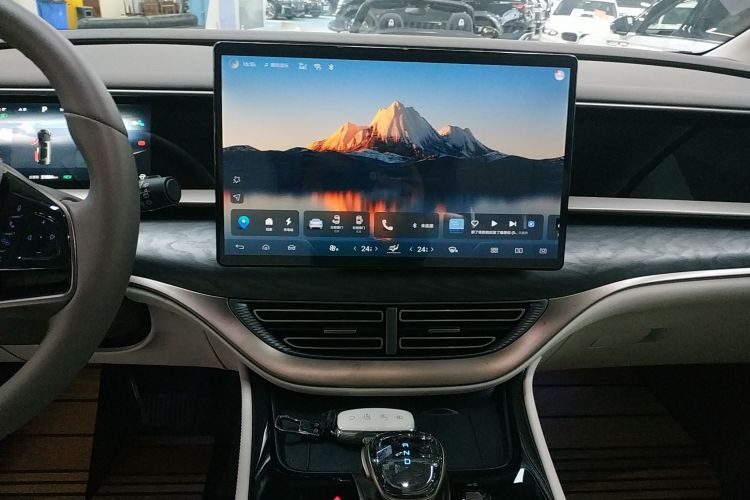 腾势D9 2023款 DM-i 965 尊享型中控内饰16