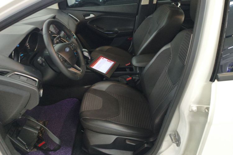 福特 福克斯 2018款 三厢经典 1.6L 自动风尚型智行版中控内饰19