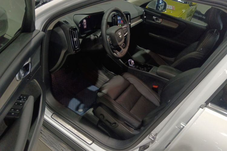 沃尔沃XC40 2023款 B4 四驱智远豪华版中控内饰20