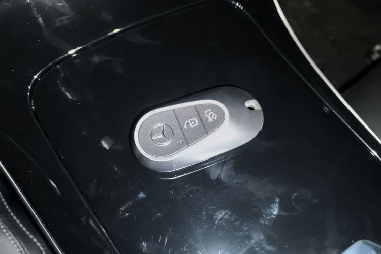 奔驰C级 2023款 改款 C 200 L 运动版中控内饰7001