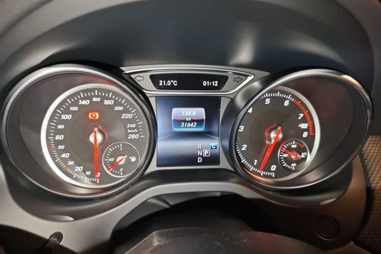 奔驰GLA 2019款 GLA 200 时尚型中控内饰14