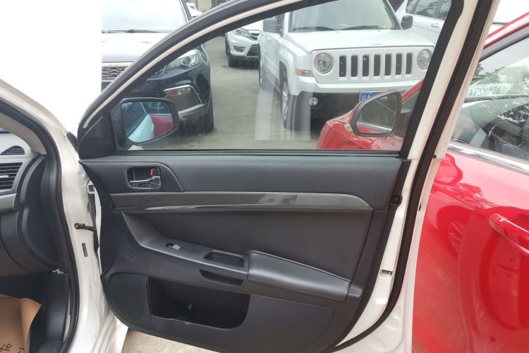 三菱 翼神 2014款 竞速版 1.8L CVT舒适型中控内饰7005