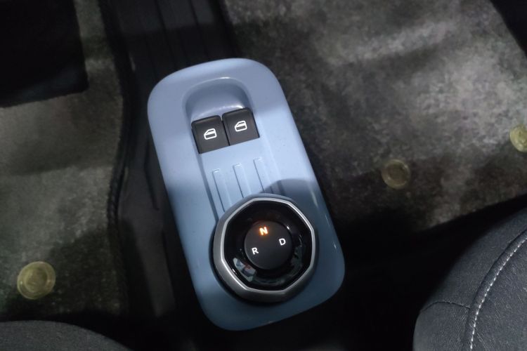 吉利银河 2024款 熊猫mini 200km 耐力熊中控内饰18