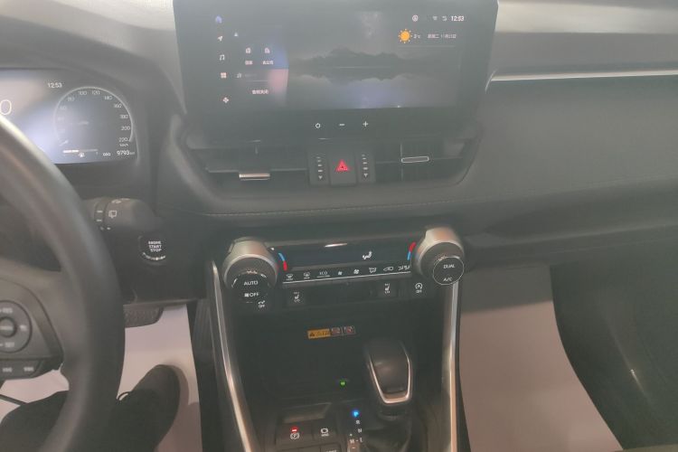 丰田 RAV4荣放 2023款 2.0L CVT四驱探险Plus版中控内饰16