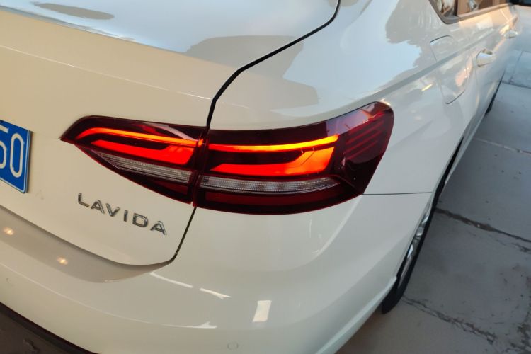 大众 朗逸 2023款 1.5L 自动得逸版车身外观9