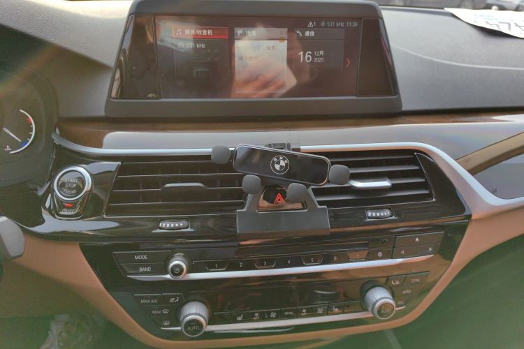 宝马5系 2018款 528Li 上市特别版中控内饰16