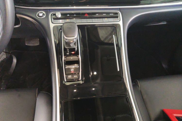 广汽传祺 传祺M8 2021款 大师系列 390T 至尊版中控内饰18