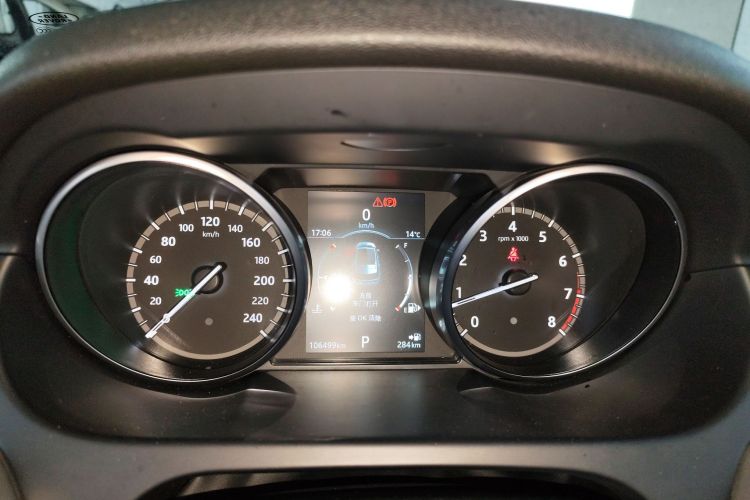 路虎 发现神行 2018款 240PS SE版中控内饰14