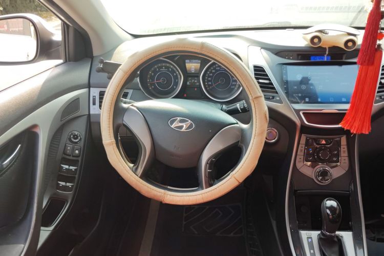 现代 朗动 2013款 1.6L 自动领先型中控内饰13