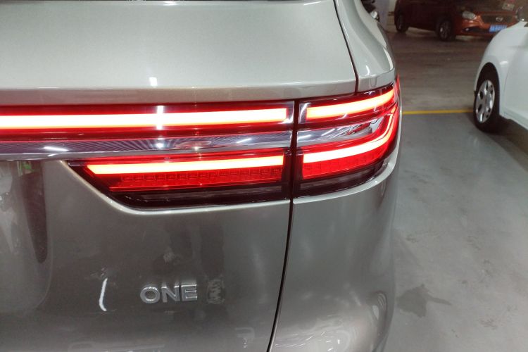 理想汽车 理想ONE 2021款 增程6座版车身外观9