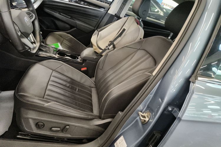 大众 帕萨特 2022款 330TSI 精英版中控内饰19