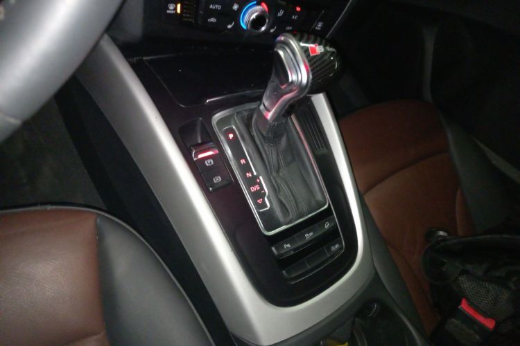 奥迪Q5 2017款 Plus 40 TFSI 进取型中控内饰18