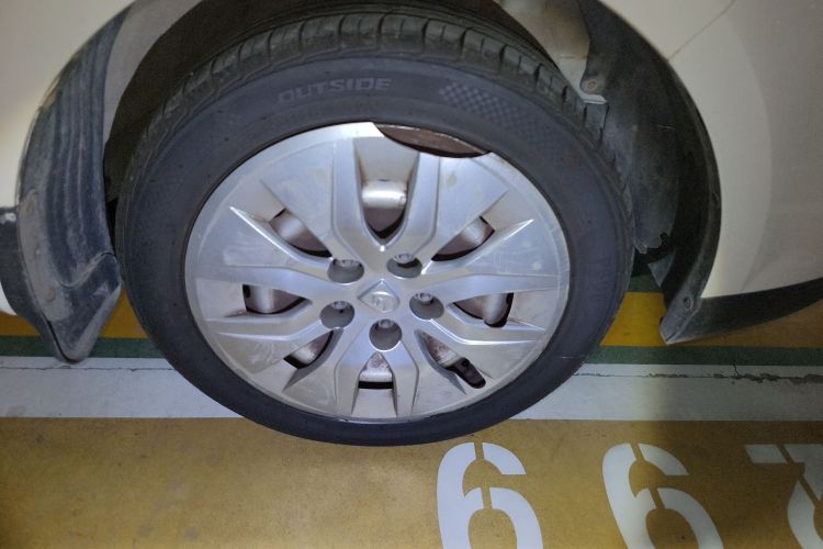 宝骏730 2019款 1.5L 手动超值型 7座 国VI车身外观10