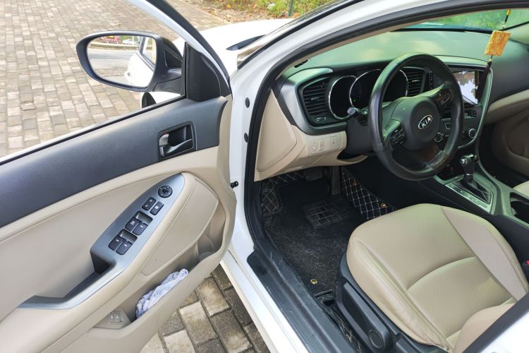 起亚K5 2015款 2.0L 自动GL中控内饰20