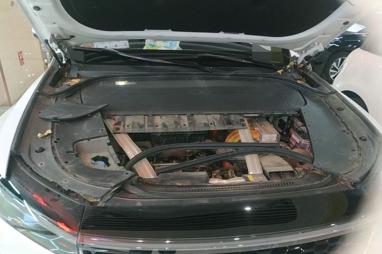 理想汽车 理想ONE 2021款 增程6座版机舱底盘24