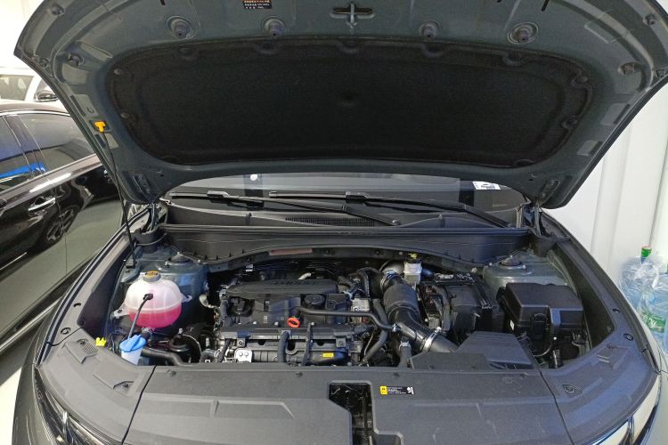 现代 2023款 途胜L 1.5T 自动两驱DLX豪华版机舱底盘24