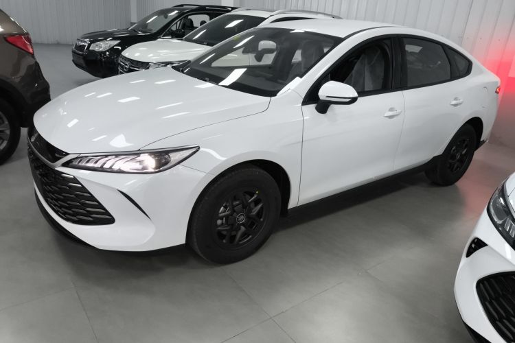 比亚迪 秦PLUS 2025款 DM-i 智驾版 128KM进取型车身外观4