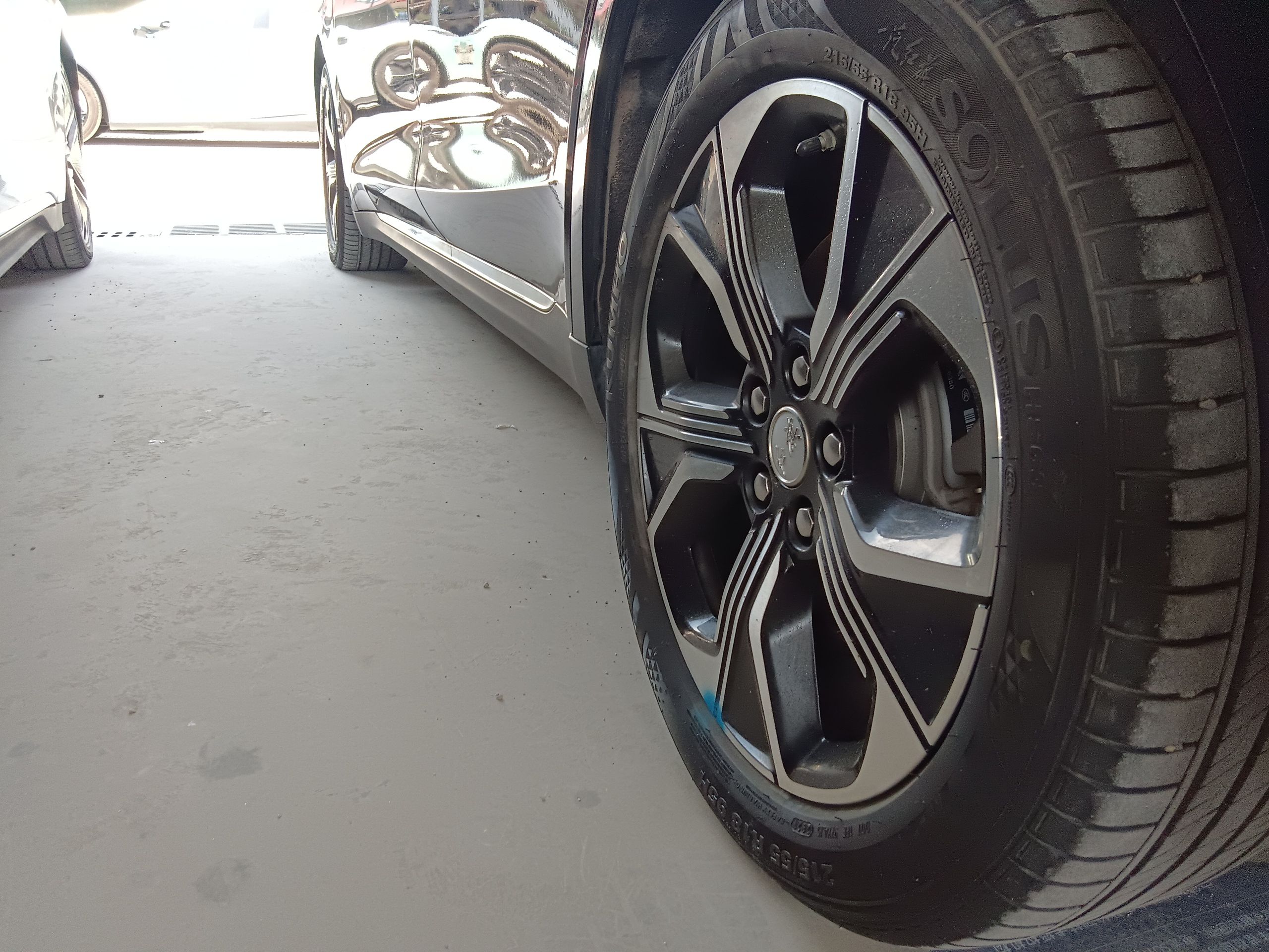 红旗E-QM5 2021款 充电 T3版 4座