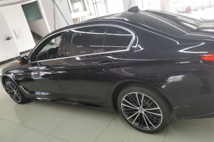 宝马5系 2022款 改款 530Li 领先型 M运动套装车身外观4