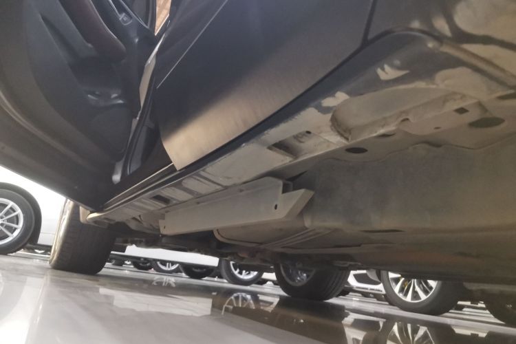 别克 昂科威 2019款 28T 四驱精英型 国VI机舱底盘30