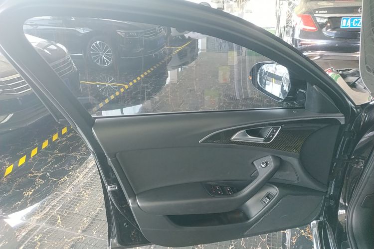 奥迪A6L 2018款 30周年年型 45 TFSI quattro 运动型中控内饰7007