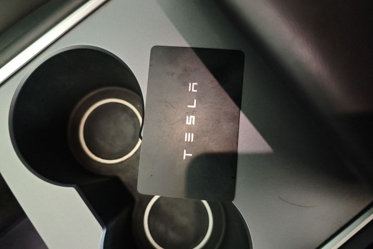 特斯拉 Model Y 2022款 后轮驱动版中控内饰11