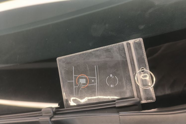 特斯拉 Model Y 2025款 后轮驱动版中控内饰11