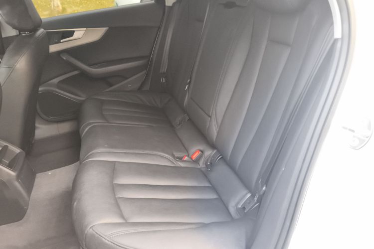 奥迪A4L 2018款 30周年年型 40 TFSI 进取型中控内饰21