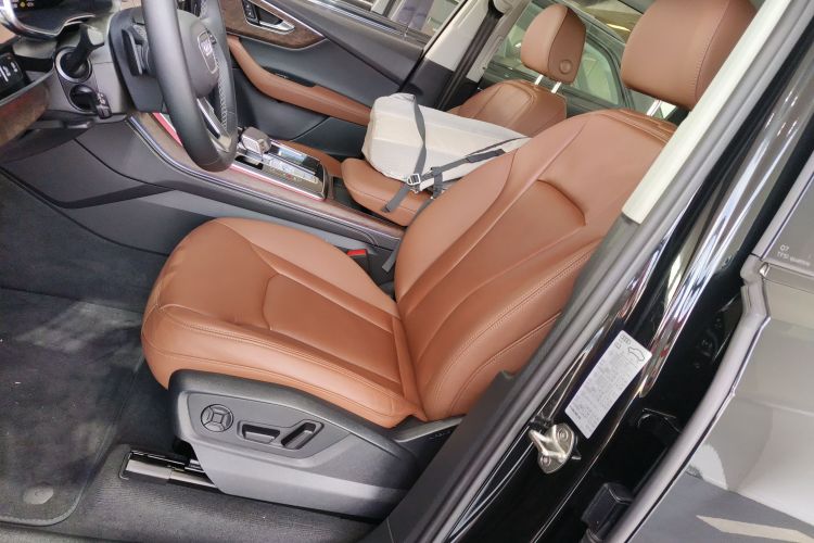 奥迪Q7 2024款 45 TFSI quattro S line黑武士型中控内饰19