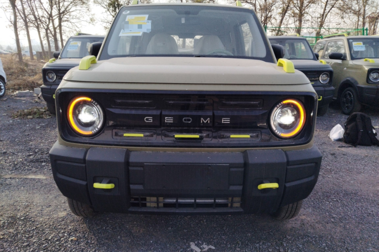 吉利银河 2025款 210km 熊猫骑士车身外观2