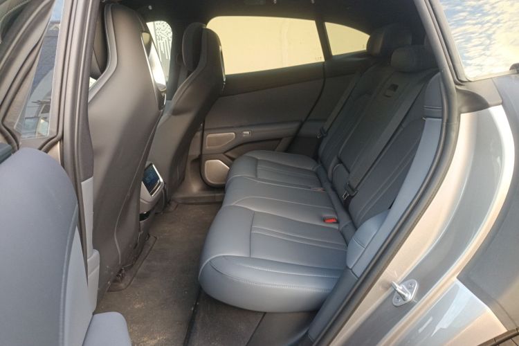 小米汽车 小米YU7 2025款 超长续航四驱Pro版中控内饰21