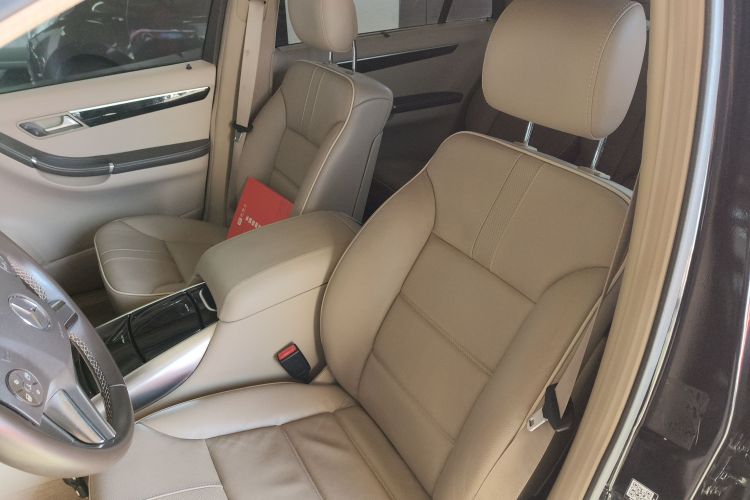 奔驰R级 2017款 R 320 4MATIC 商务型臻藏版中控内饰19