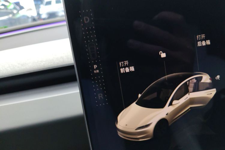 特斯拉 Model 3 2023款 后轮驱动版中控内饰18
