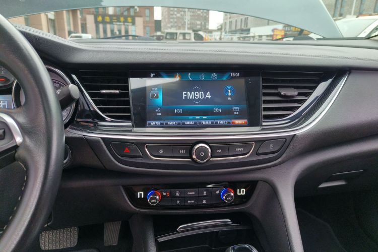 别克 君威 2019款 20T 精英型 国VI中控内饰16