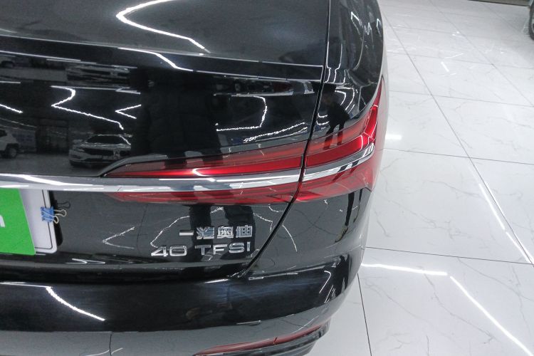 奥迪A6L 2019款 40 TFSI 豪华动感型车身外观9