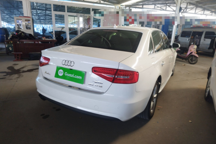 奥迪A4L 2013款 35 TFSI 自动标准型车身外观7