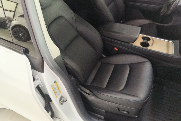 特斯拉 Model Y 2022款 长续航全轮驱动版局部细节41