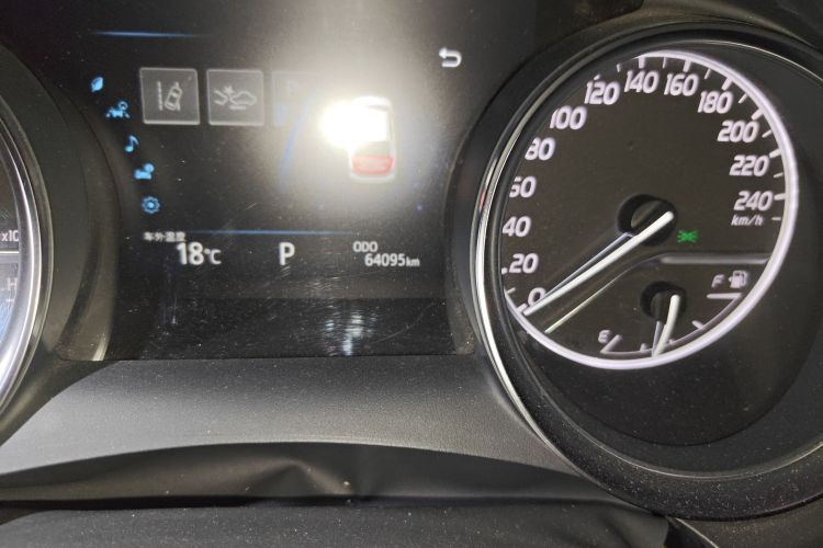 丰田 凯美瑞 2018款 2.0G 豪华版中控内饰15