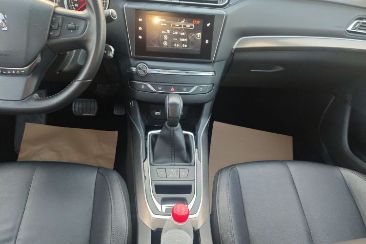 标致408 2016款 1.6T 自动豪华版中控内饰18