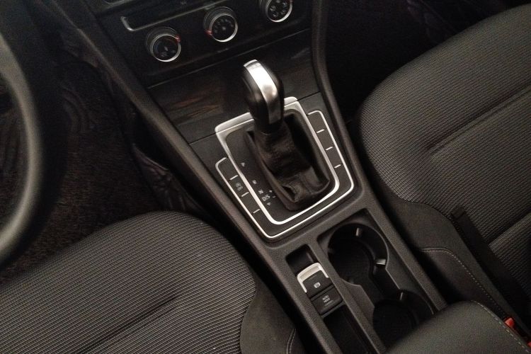 大众 高尔夫 2019款 280TSI DSG舒适型 国V中控内饰18