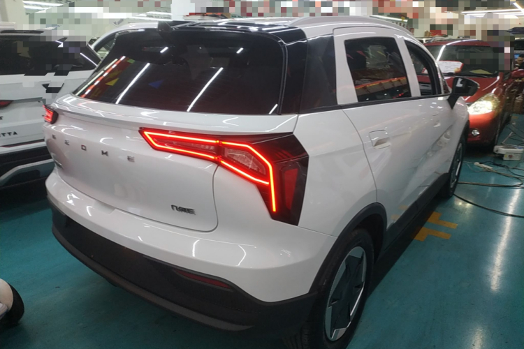 吉利几何E萤火虫 2024款 301km 龙腾版车身外观6005