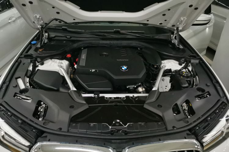 宝马5系 2022款 改款二 525Li 豪华套装机舱底盘24