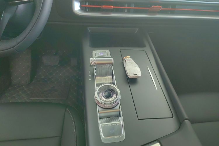 北京越野 北京BJ30 2026款 旅行家 1.5T DCT两驱进阶版中控内饰18