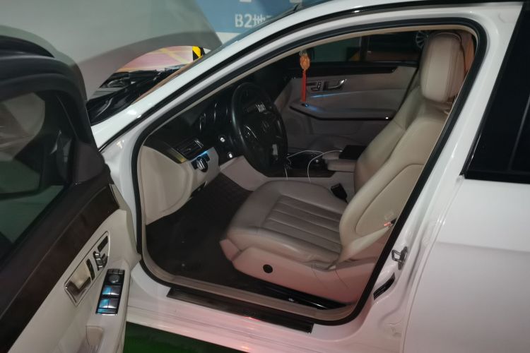 奔驰E级 2014款 E 260 L 豪华型中控内饰7003