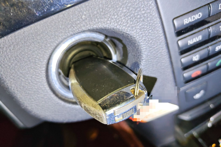 奔驰E级 2013款 E 260 L CGI时尚型中控内饰7001