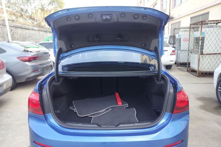 宝马1系 2017款 118i 设计套装型机舱底盘23