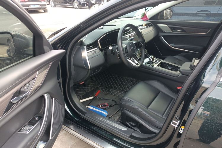 捷豹XFL 2022款 XFL 2.0T P200 两驱精英豪华版中控内饰7003