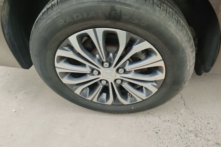 别克GL8 2022款 陆上公务舱 652T 舒适型车身外观6008