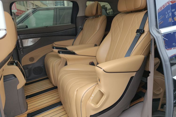 腾势D9 2022款 DM-i 1040 尊贵型中控内饰21