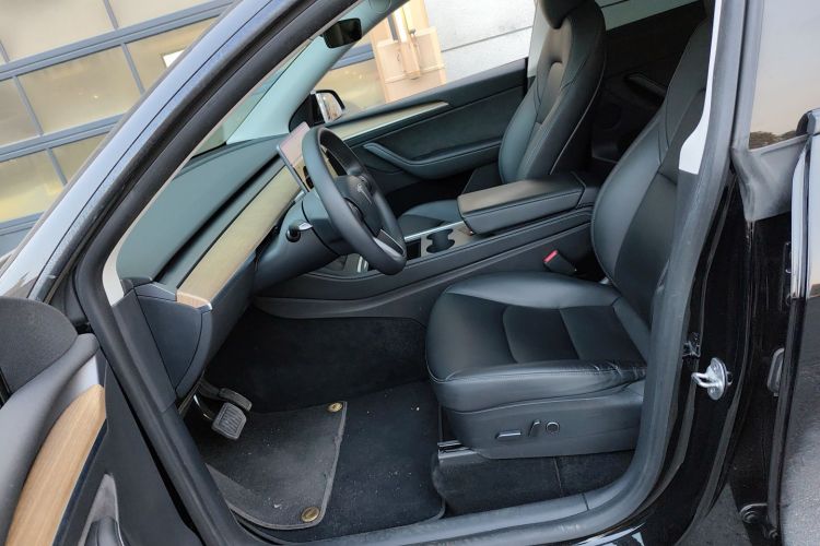 特斯拉 Model Y 2021款 标准续航后驱版中控内饰19